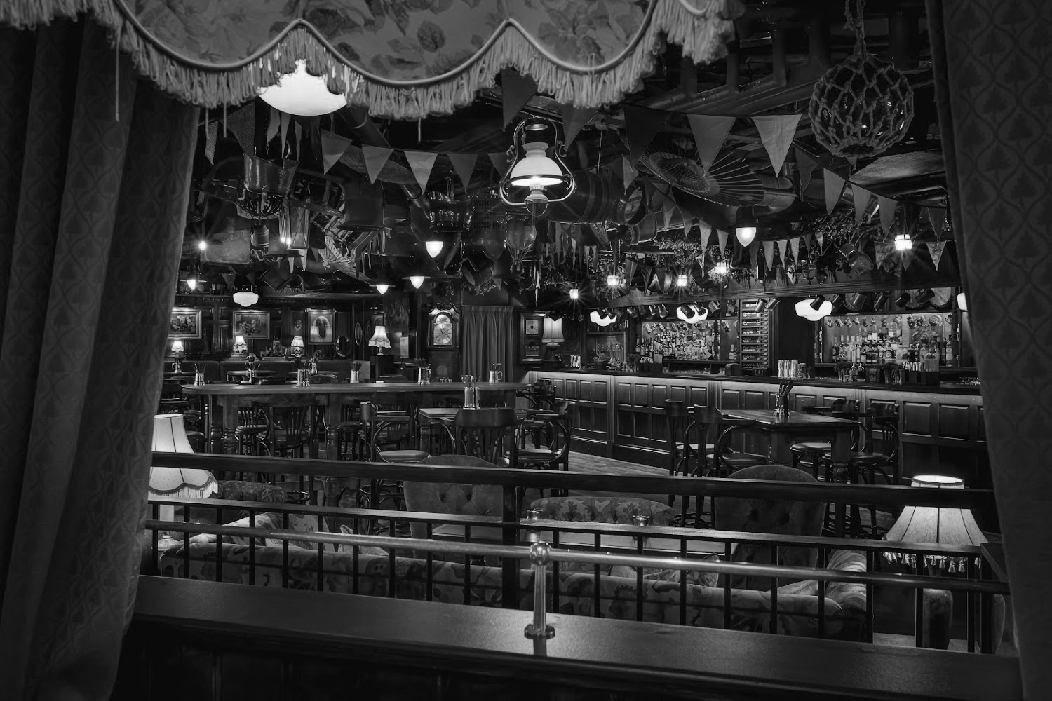City Tavern BW Photo